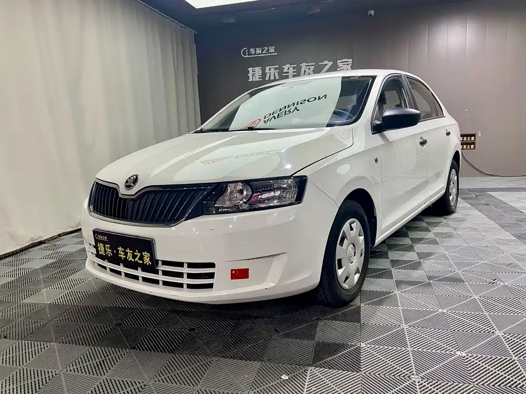 Skoda Rapid 2015 — фото 1