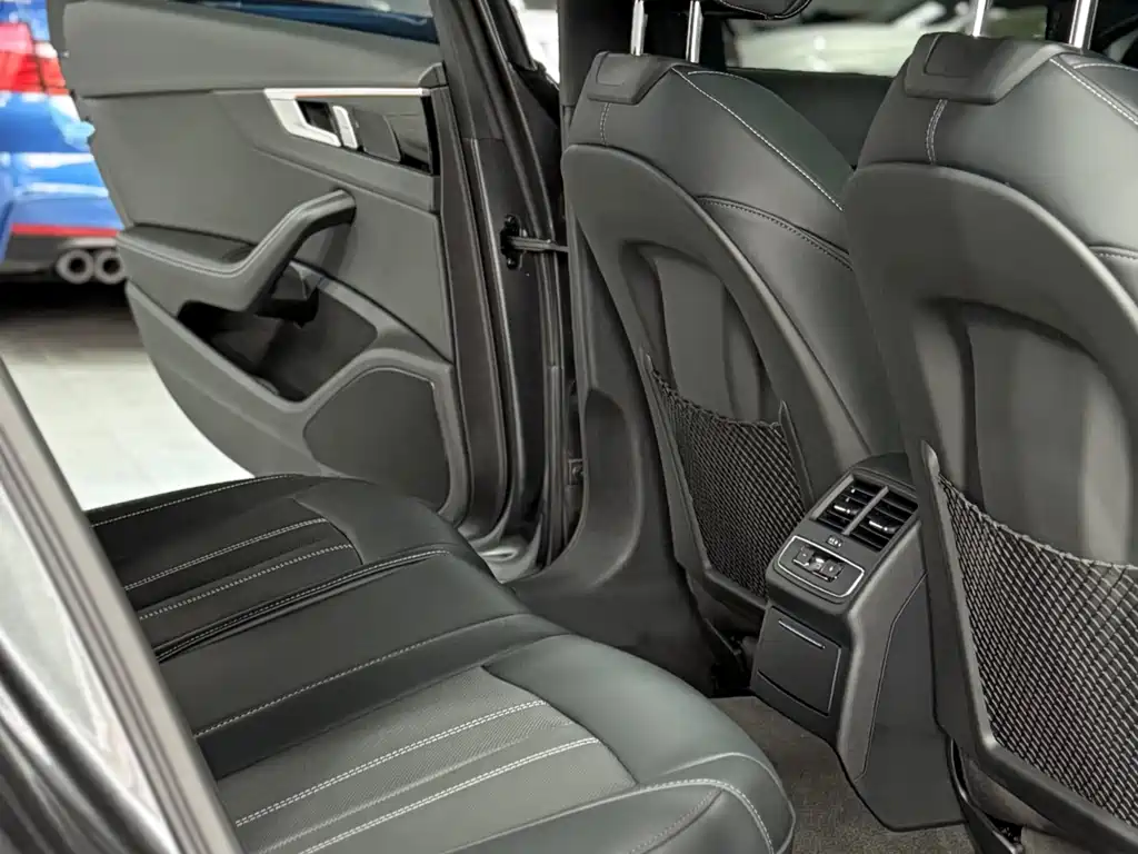 Audi A4L 2025 — фото 11