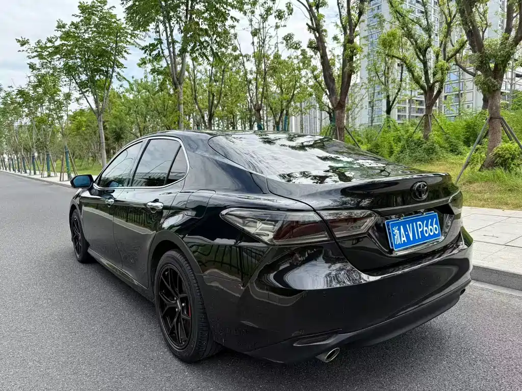 Toyota Camry 2018 — фото 4