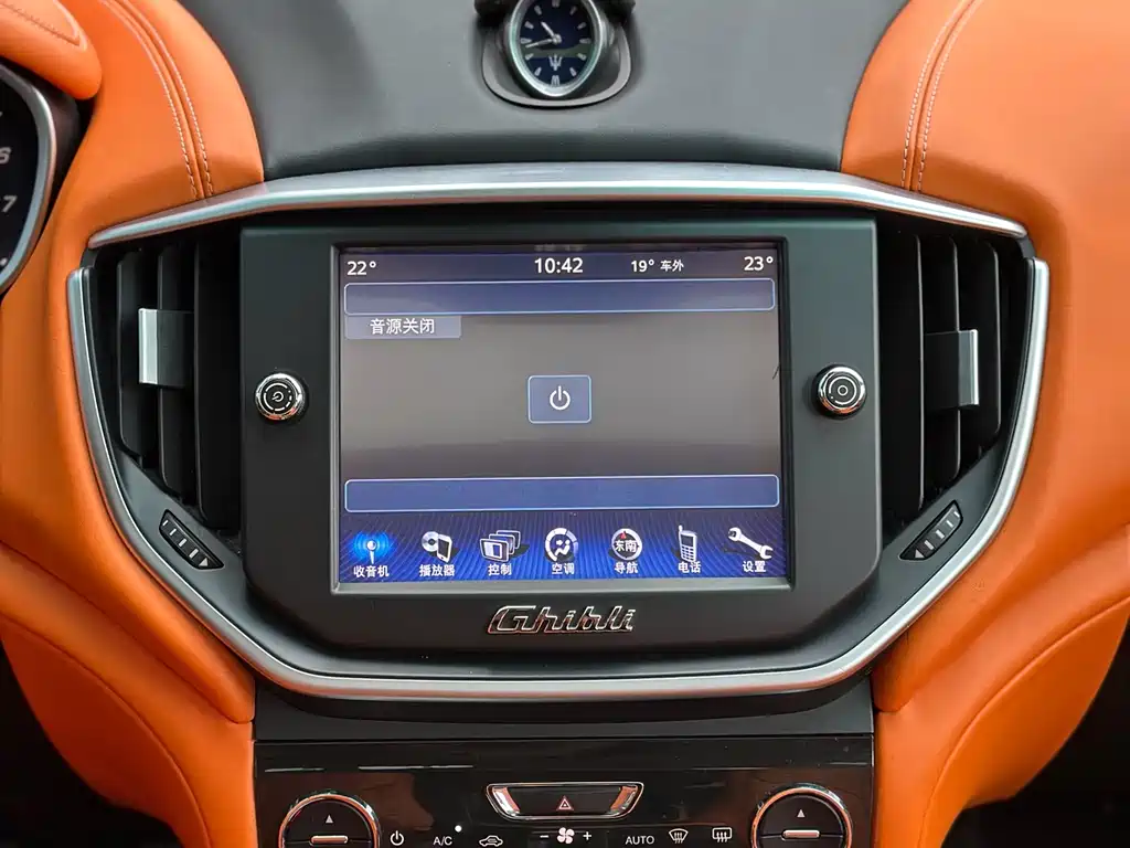 Maserati Ghibli 2015 — фото 11