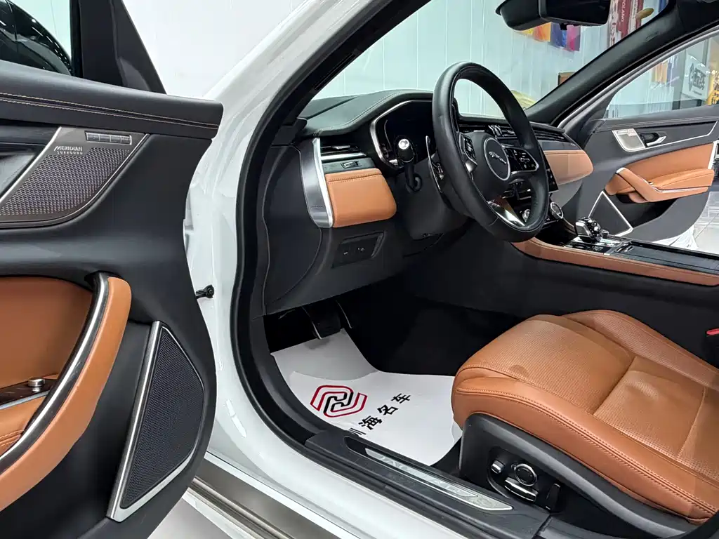 Jaguar XFL 2024 — фото 12