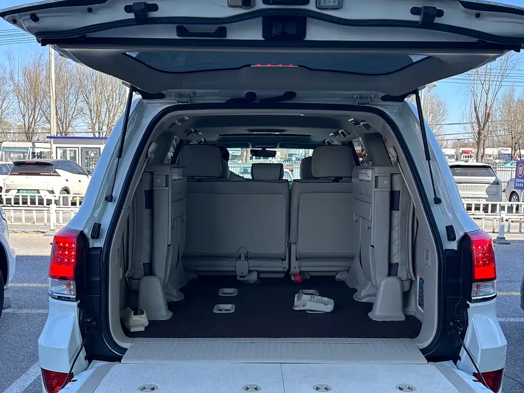 Toyota Land Cruiser 2019 — фото 16