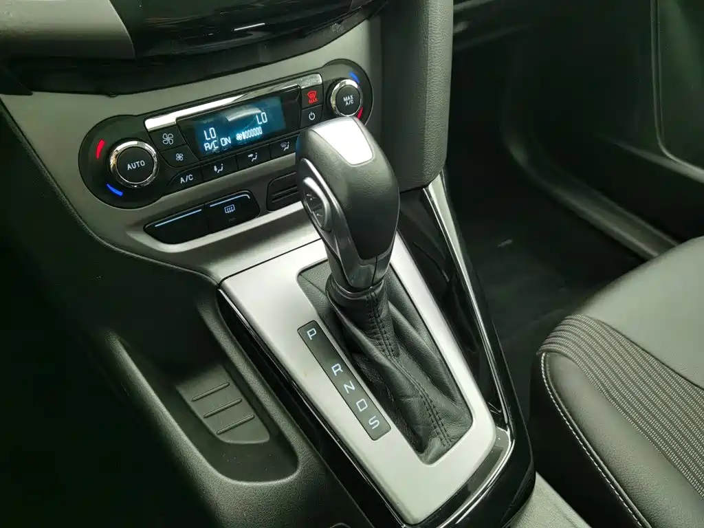 Ford Focus 2015 — фото 13