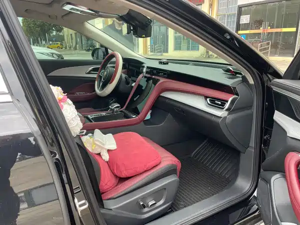 Hongqi H5 2025