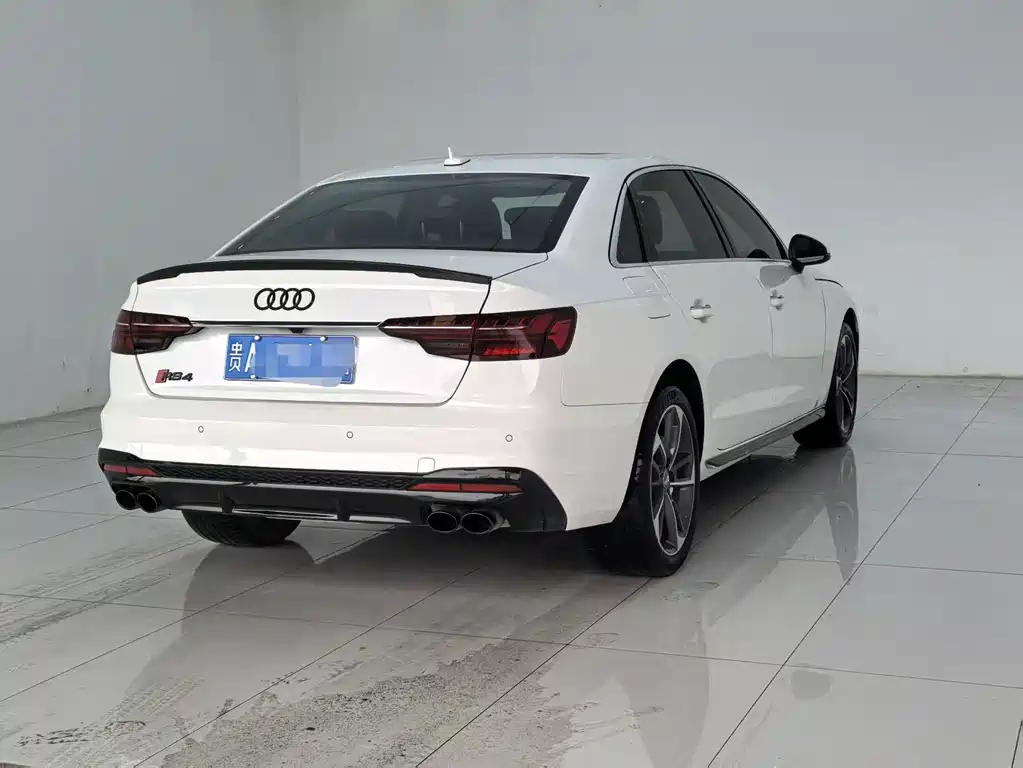 Audi A4L 2022 — фото 13