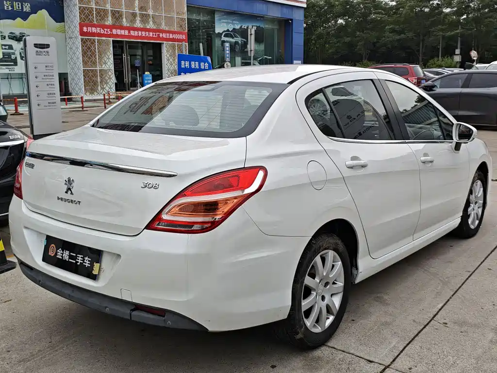 Peugeot 308 2015 — фото 16