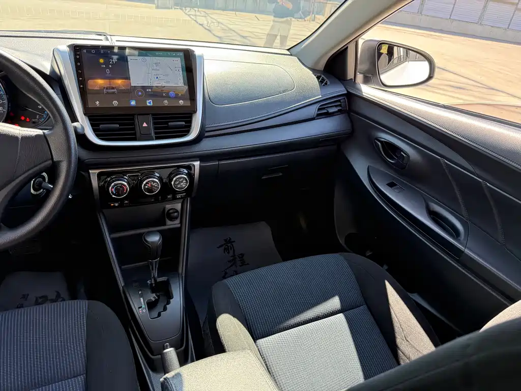 Toyota Yaris L 2018 — фото 10