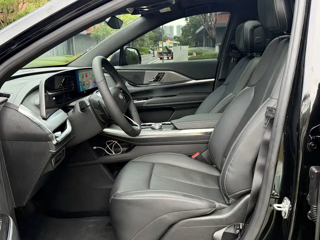 Cadillac XT5 2025 — фото 12