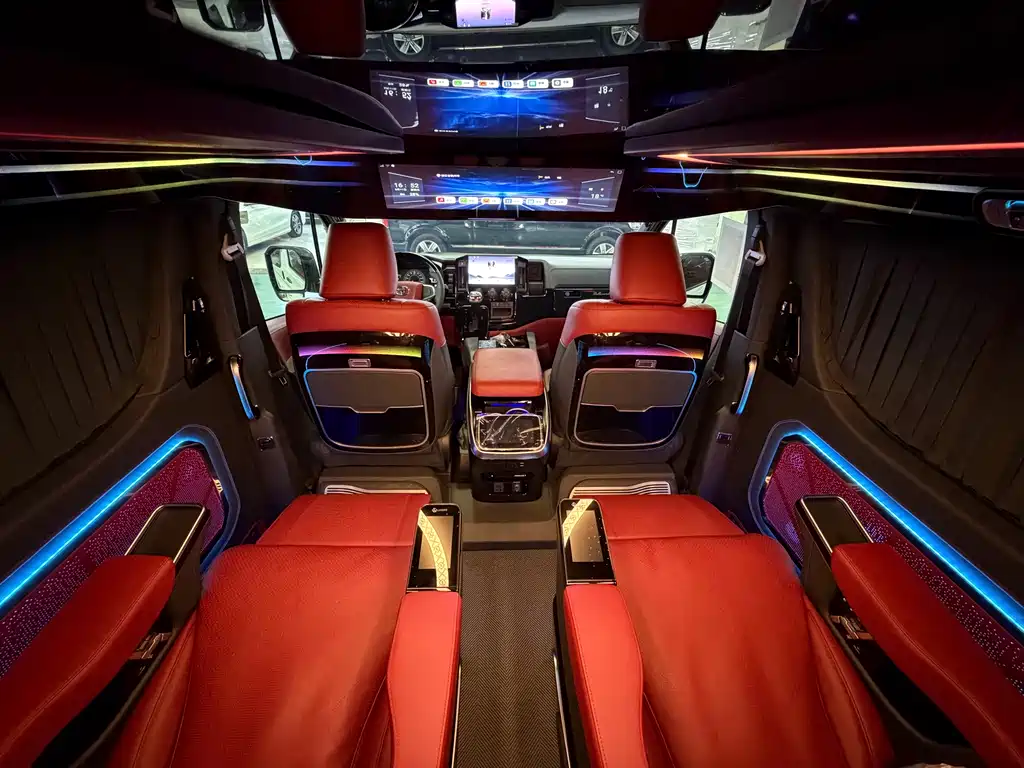Toyota Hiace — фото 20