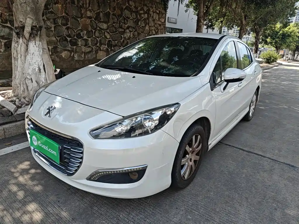 Peugeot 308 2016 — фото 1