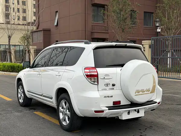 Toyota RAV4 2011