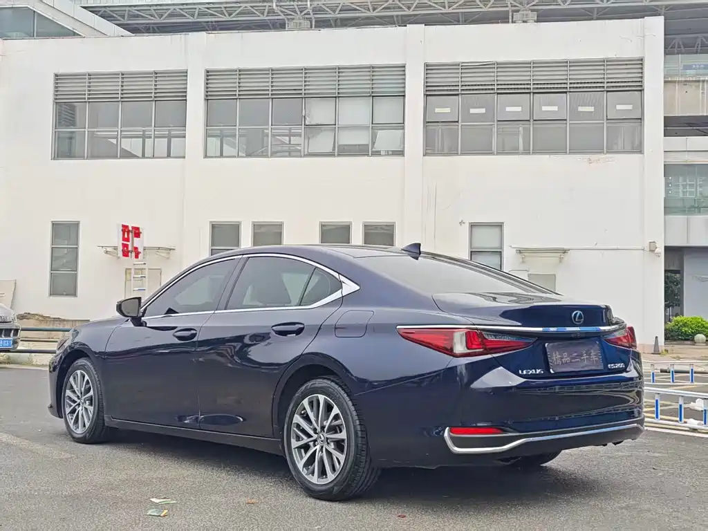 Lexus ES 2022 — фото 7