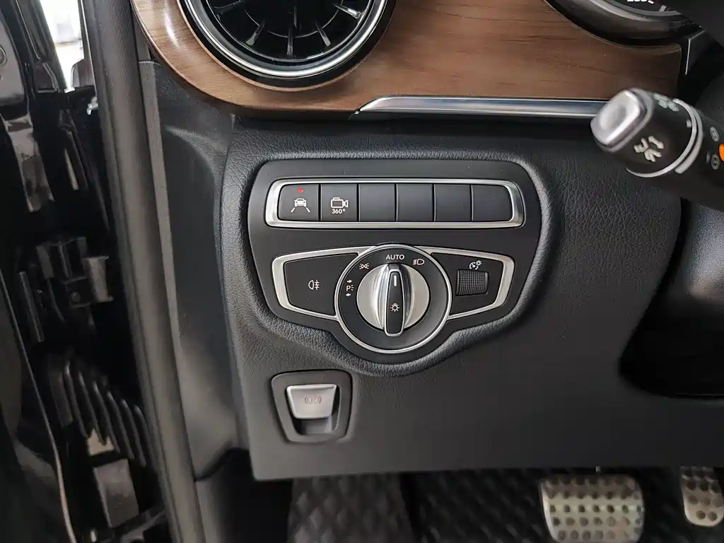 Mercedes-Benz V-Class 2022 — фото 19