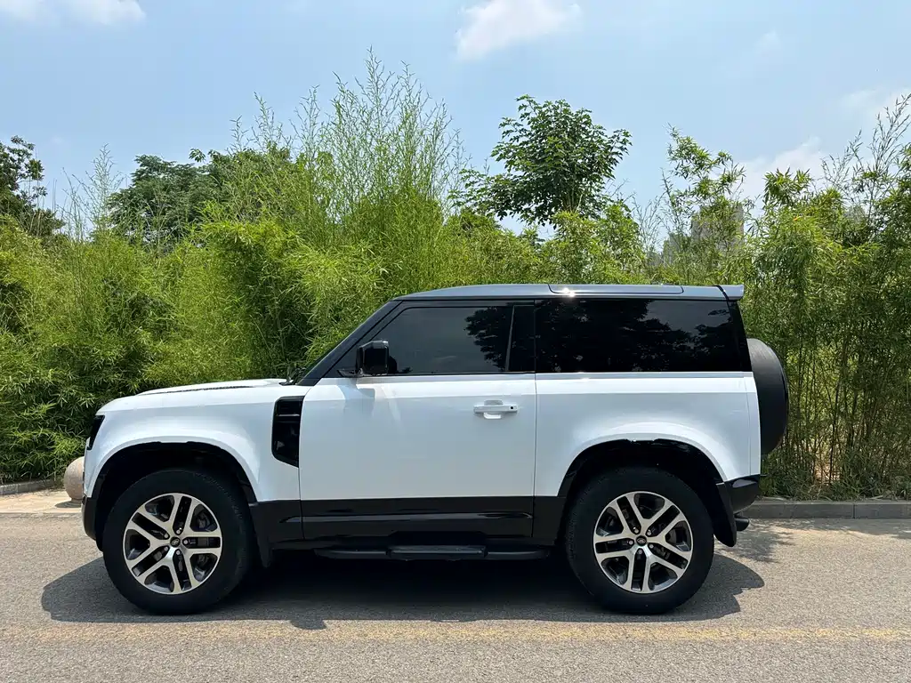 Land Rover Defender 2022 — фото 10
