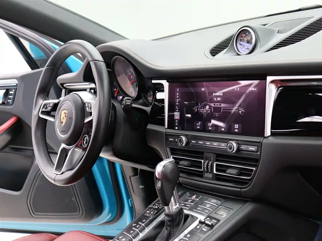 Porsche Macan 2019 — фото 13