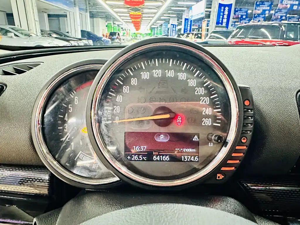 MINI Clubman 2018 — фото 37