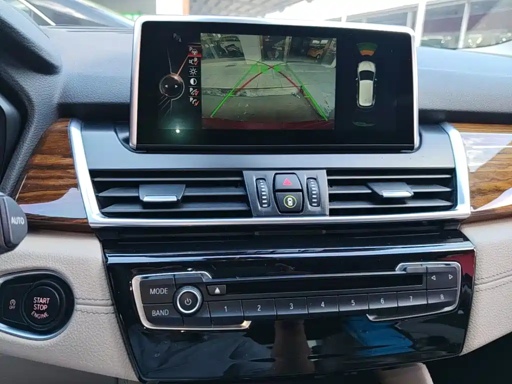 BMW 2 Series Station Wagon 2017 — фото 13