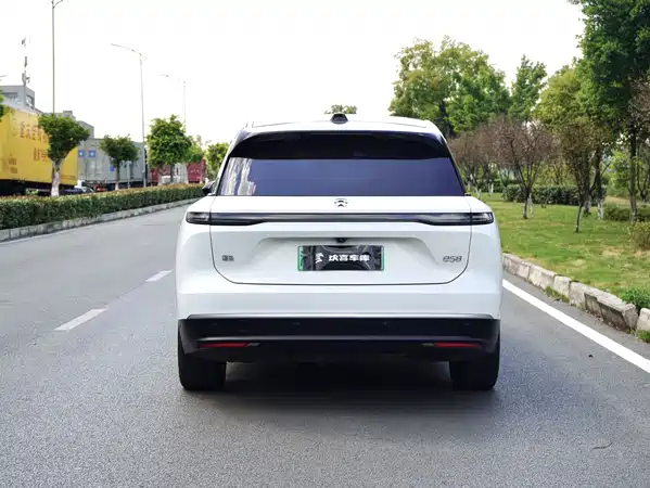 NIO ES8 2025
