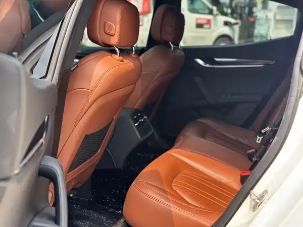Maserati Ghibli 2021