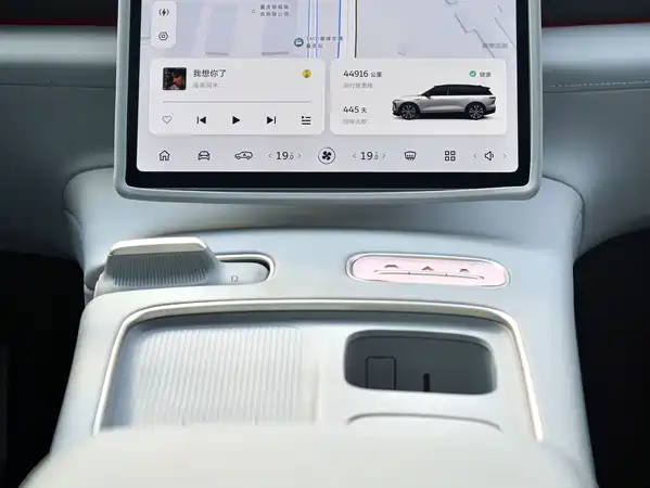 NIO ES8 2025