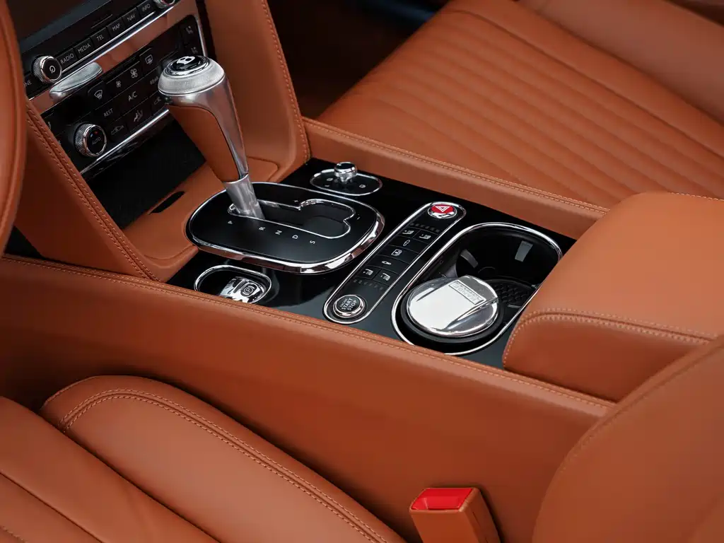Bentley Flying Spur 2018 — фото 21