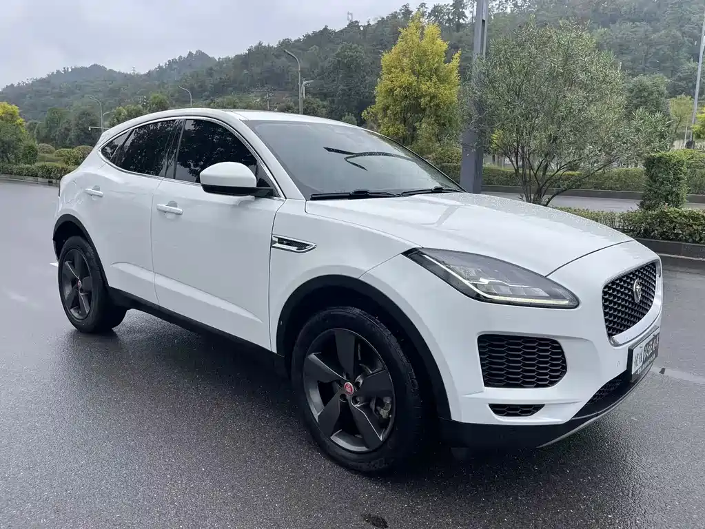 Jaguar E-PACE 2020 — фото 3