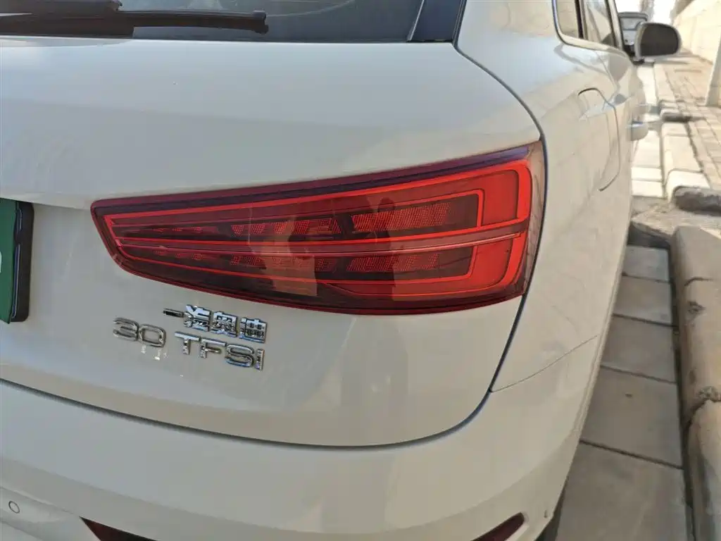 Audi Q3 2018 — фото 24