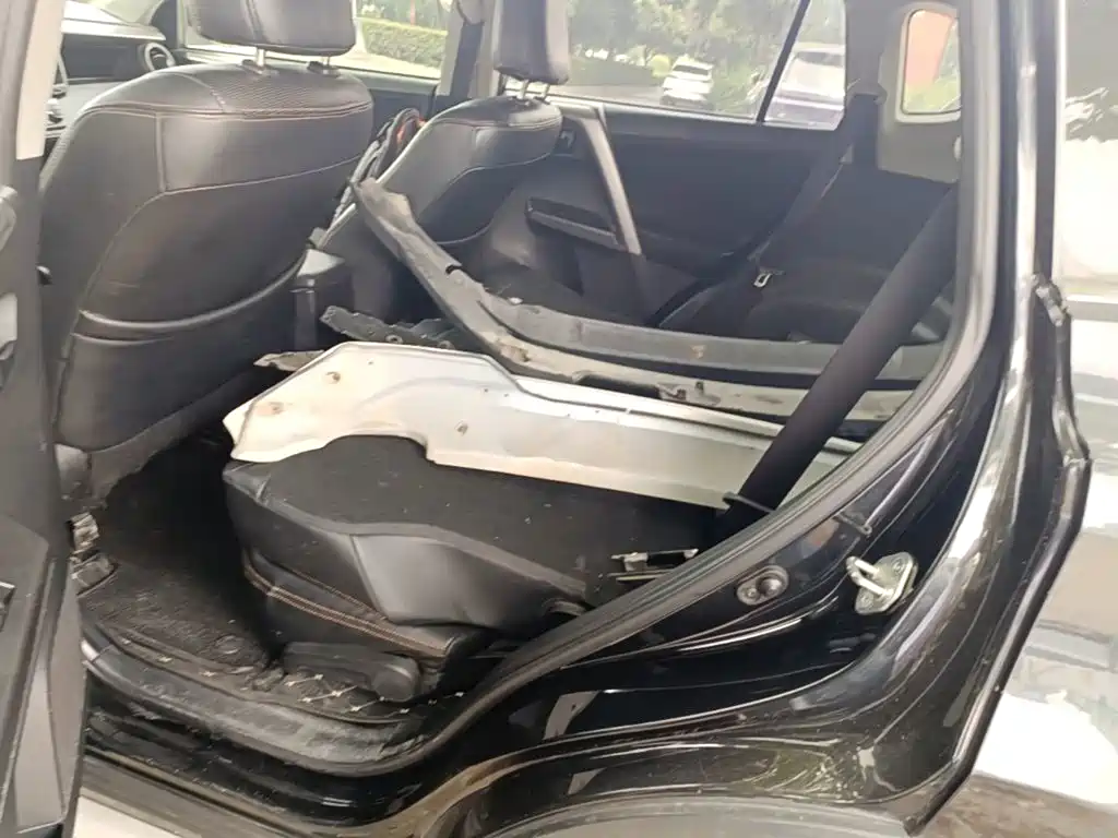 Toyota RAV4 2018 — фото 17