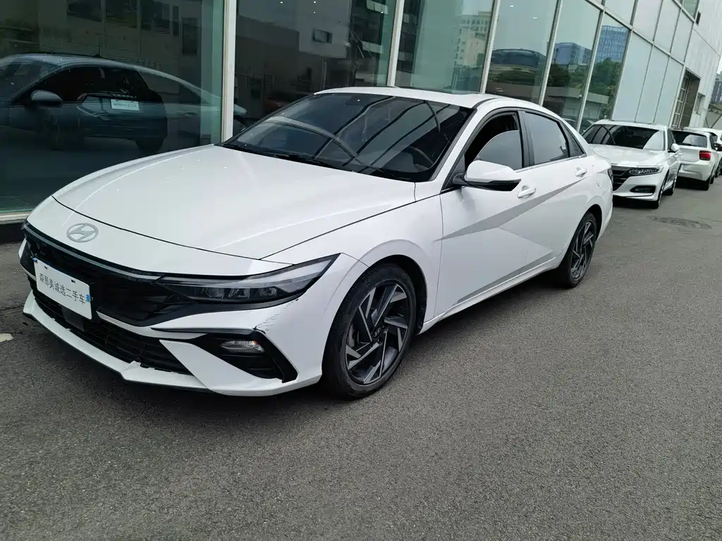 Hyundai Elantra 2024