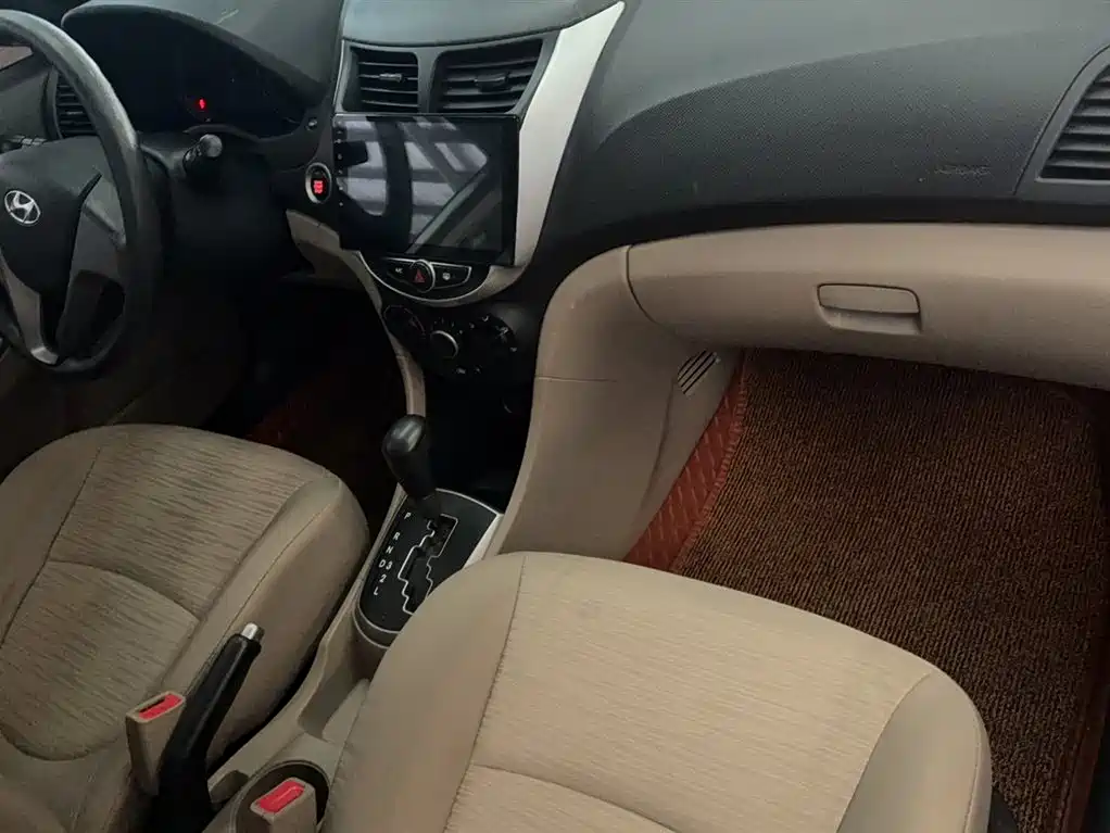 Hyundai Verna 2016 — фото 18