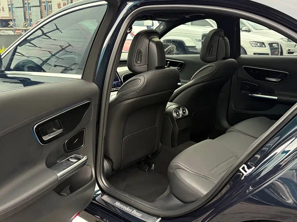 Mercedes-Benz C-Class 2024 — фото 14