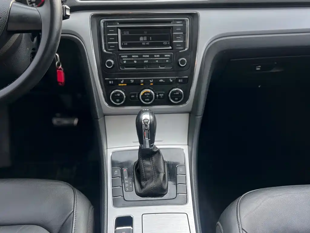 Volkswagen Passat 2015 — фото 10