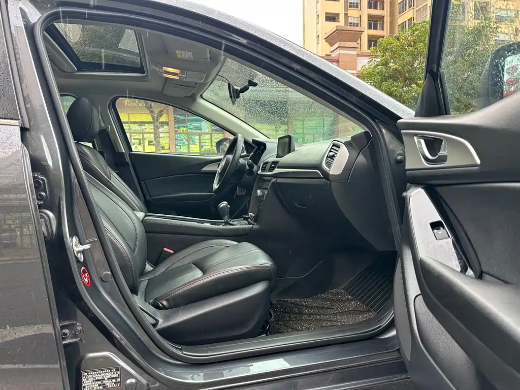 Mazda 3 Axela 2019 — фото 10