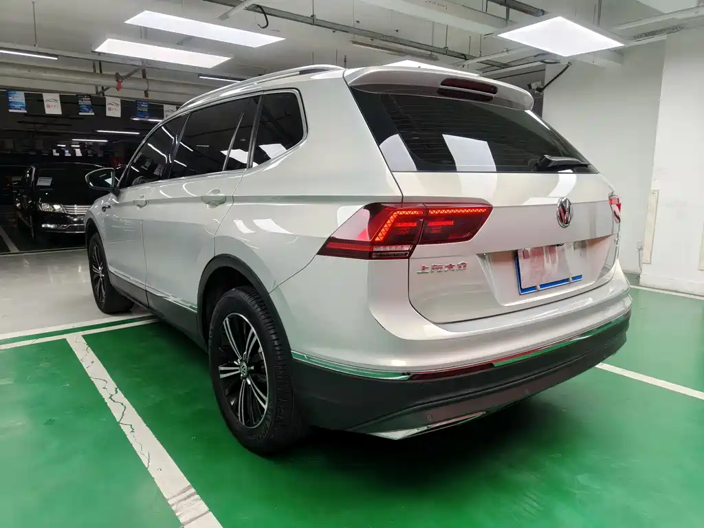 Volkswagen Tiguan L 2018 — фото 7