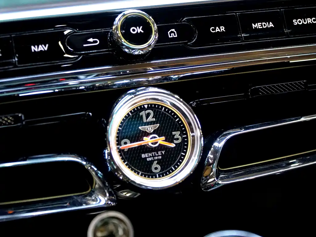 Bentley Flying Spur 2023 — фото 8