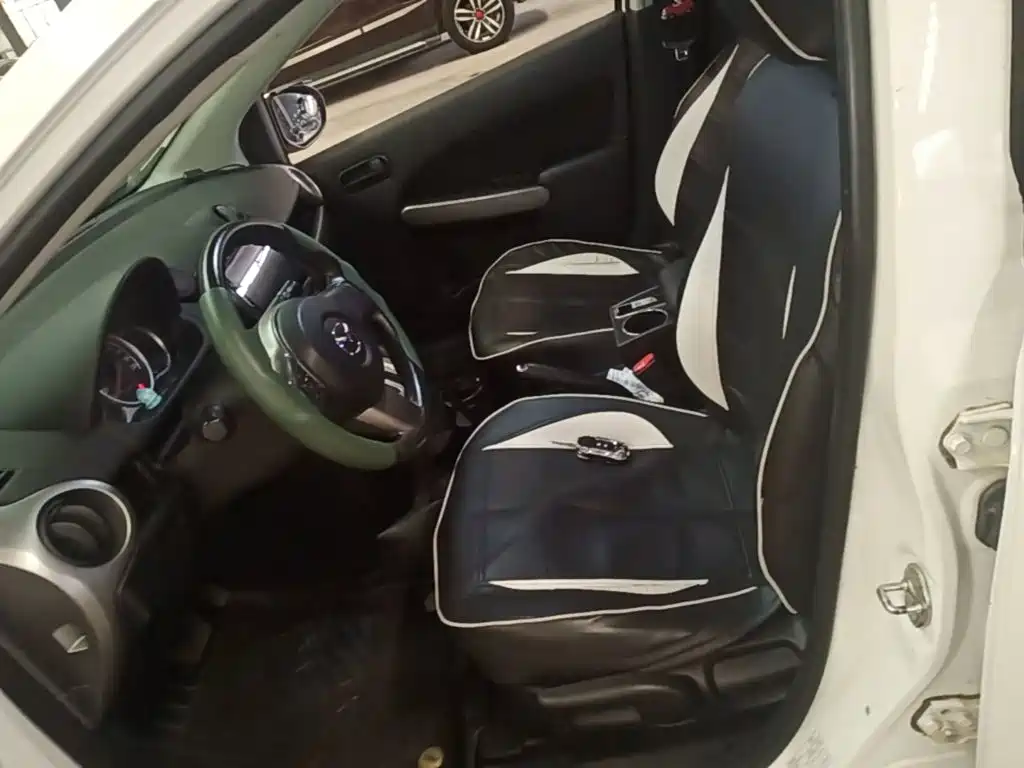 Mazda 2 2015 — фото 15