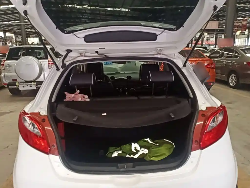 Mazda 2 2015 — фото 19