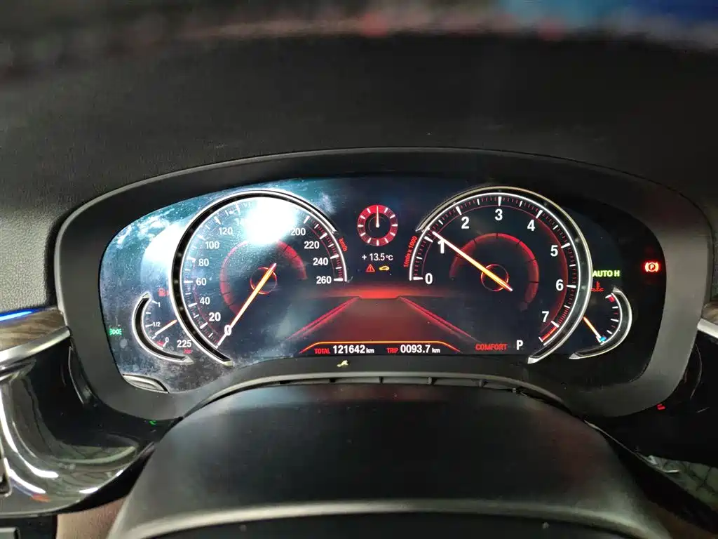 BMW 5 Series 2018 — фото 18