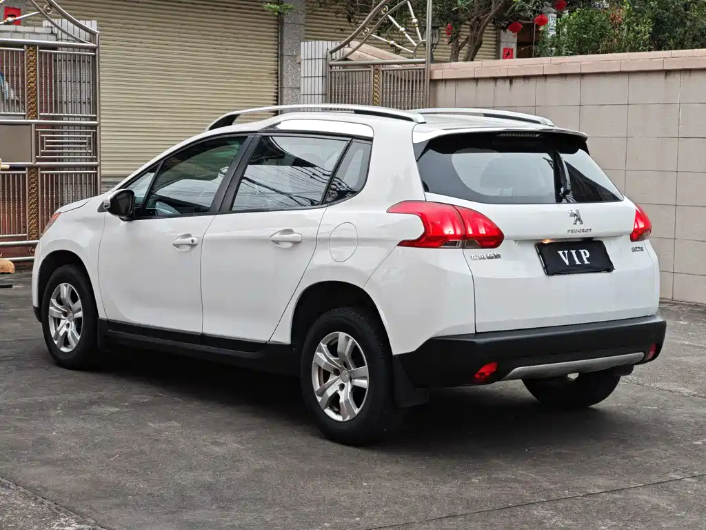 Peugeot 2008 2015 — фото 9