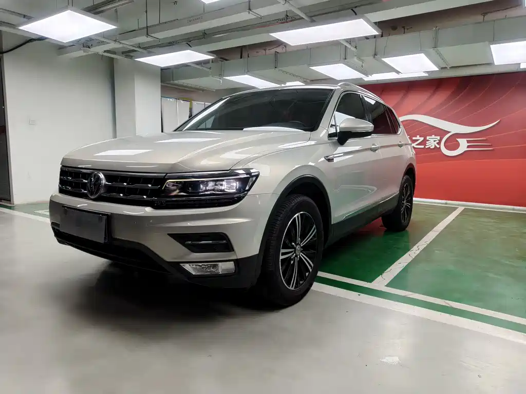 Volkswagen Tiguan L 2018 — фото 1