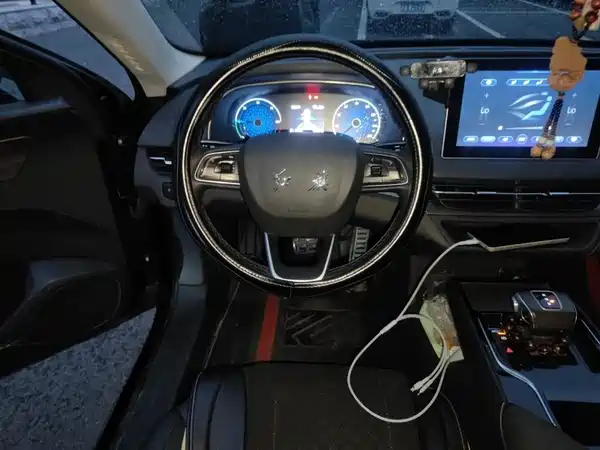 Hongqi E-QM5 2023