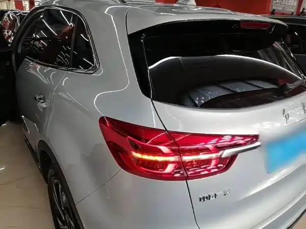 Hongqi HS5 2022