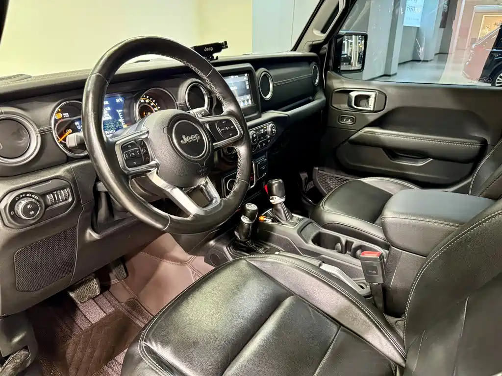 Jeep Wrangler 2021 — фото 22