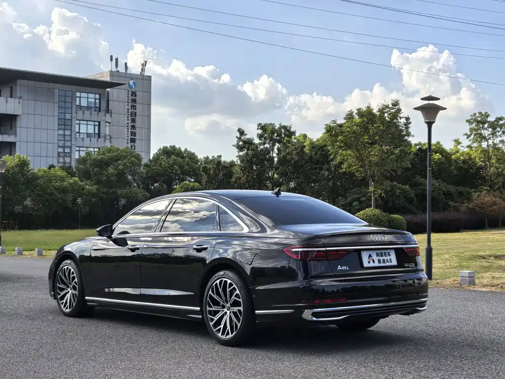 Audi A8 2023 — фото 15