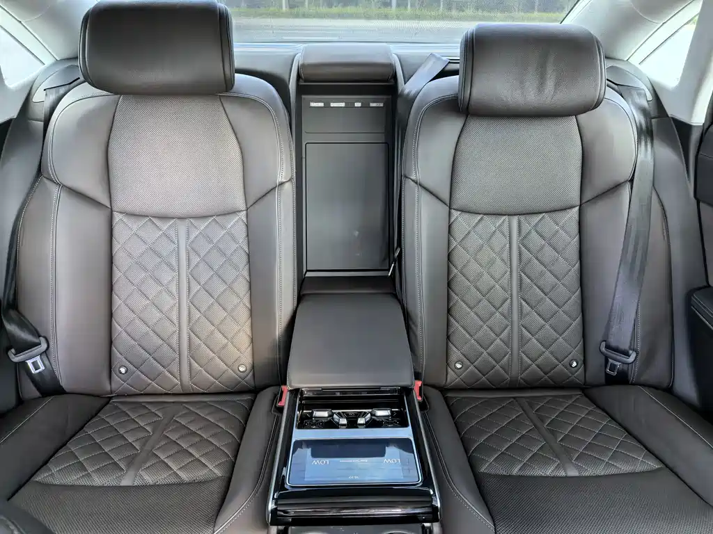 Audi A8 2023 — фото 14