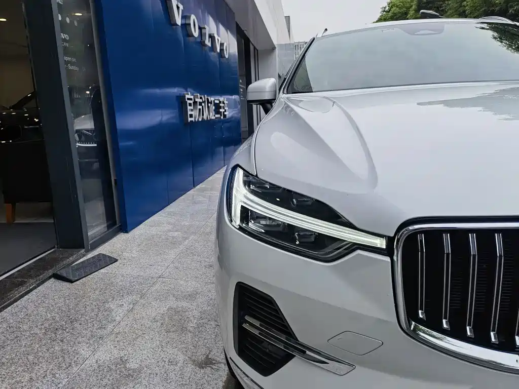 Volvo XC60 2025 — фото 3