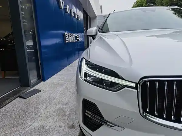 Volvo XC60 2025