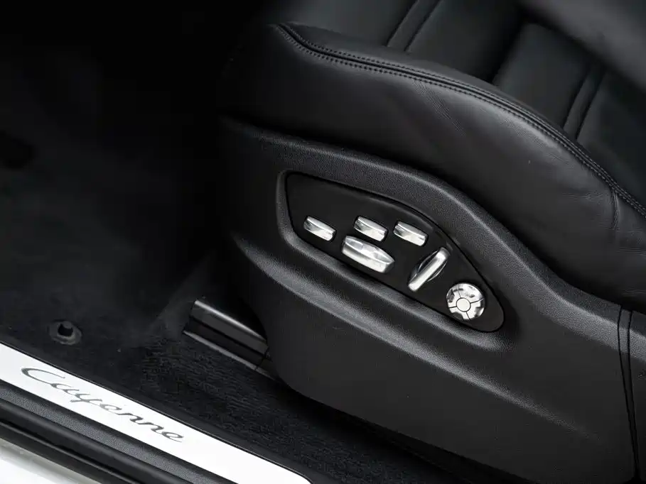 Porsche Cayenne 2018 — фото 19