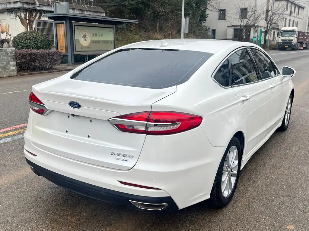 Ford Mondeo 2020 — фото 6