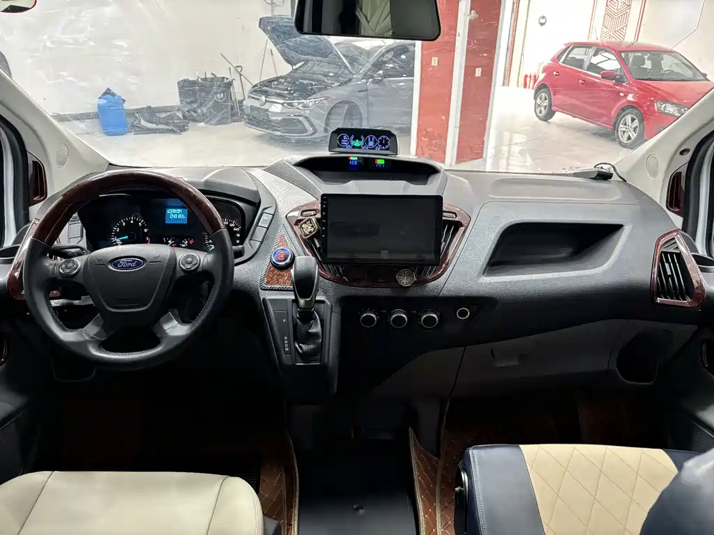 Ford Transit 2019 — фото 10